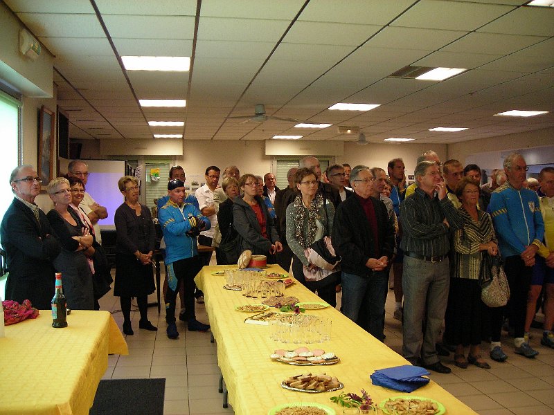 2010-10-10 12 Une assemblee attentive.JPG